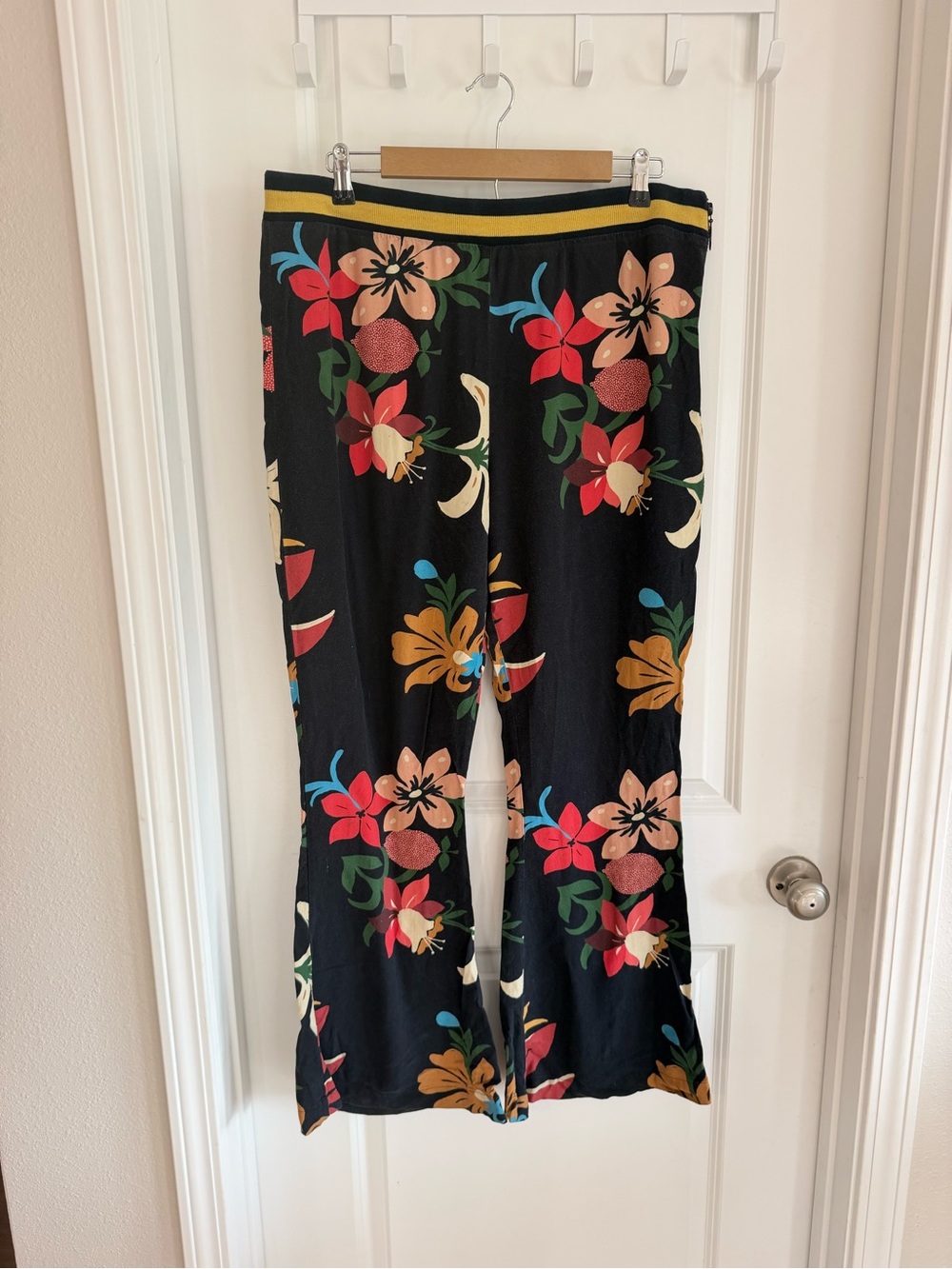 Farm Rio Calla Flared Pants - Picture 4 of 16